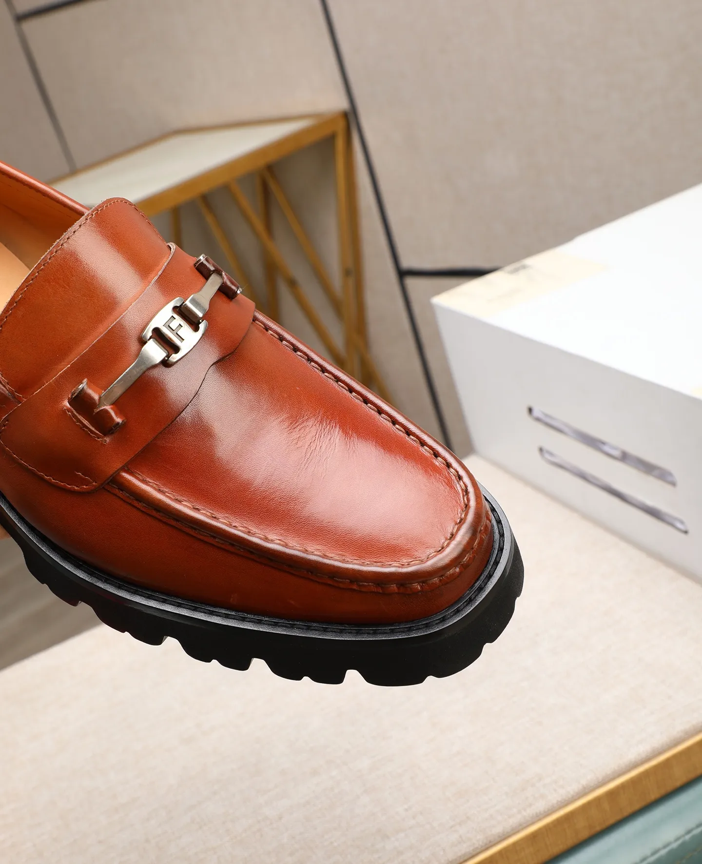 Men's shoes 💰500 📛📛(water-dyed cow lining) Salvatore Ferragamo high-end (Salvatore Ferragamo) is the top international luxury footwear brand. It comes from the fashion kingdom of Italy. It is famous all over the world for its traditional handmade design and novel styles...🚶🏻🚶🏻New suit shoes are available simultaneously at the counter. This model is purely handmade. The fabric is imported Italian calfskin➕soft water-dyed cowhide lining. Original authentic outsole🌀🌀Size: 38➖44.
